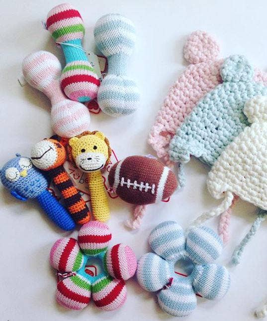 Dumbbell Hand-Knit Rattle - 2 Colors: Blue